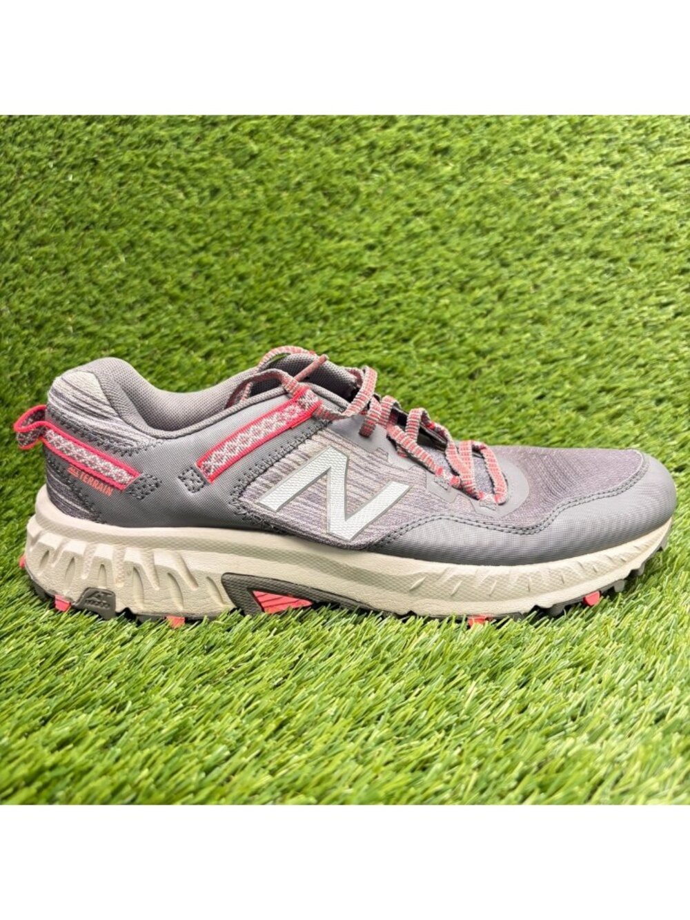 New Balance 410 v6 Womens Size 11D Gray Pink Athletic Running Shoes Sneakers